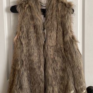 Banana Republic Faux Fur vest, size XS. New with tags!